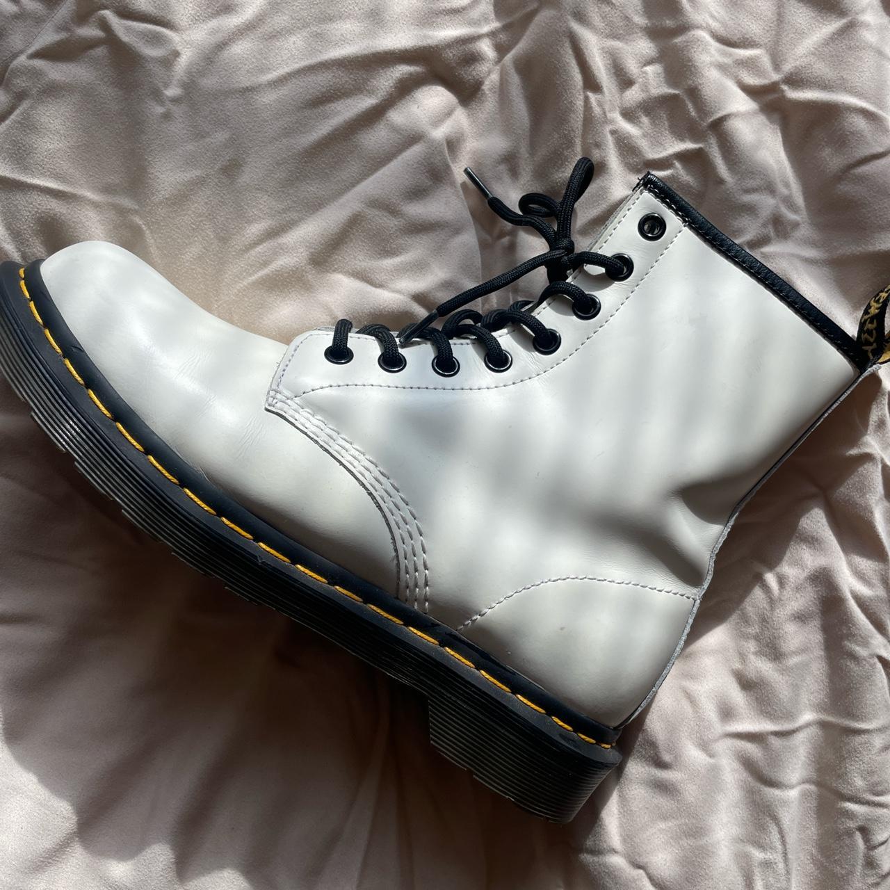 How to get creases out of doc on sale martens