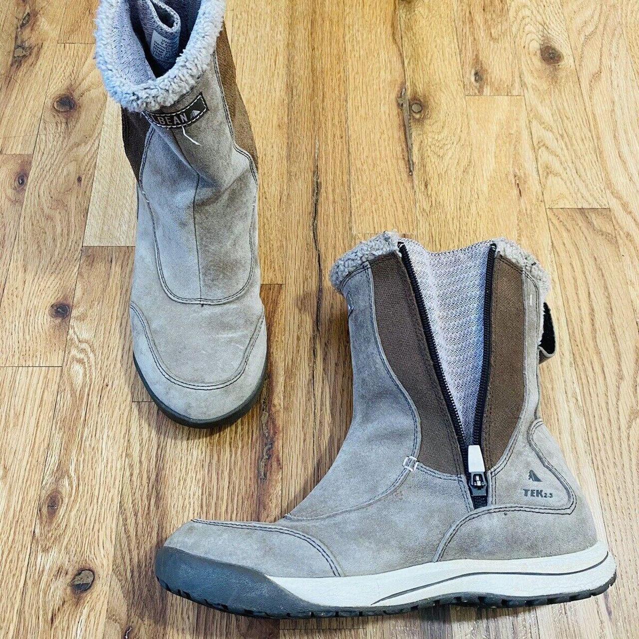 Womens ll bean snow boot in size 9. A grayish tone