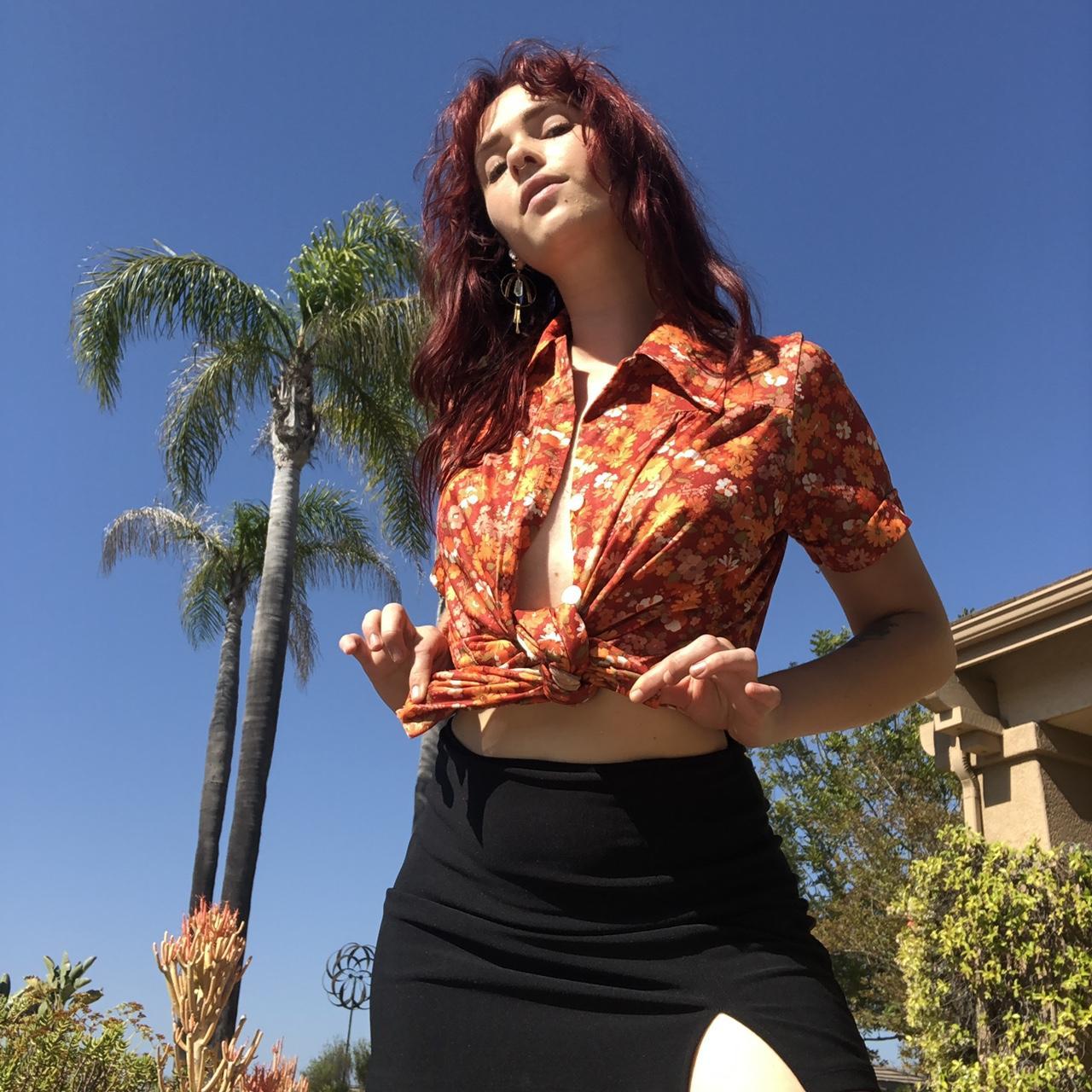 Vtg orange floral short sleeve button up Sooo... - Depop