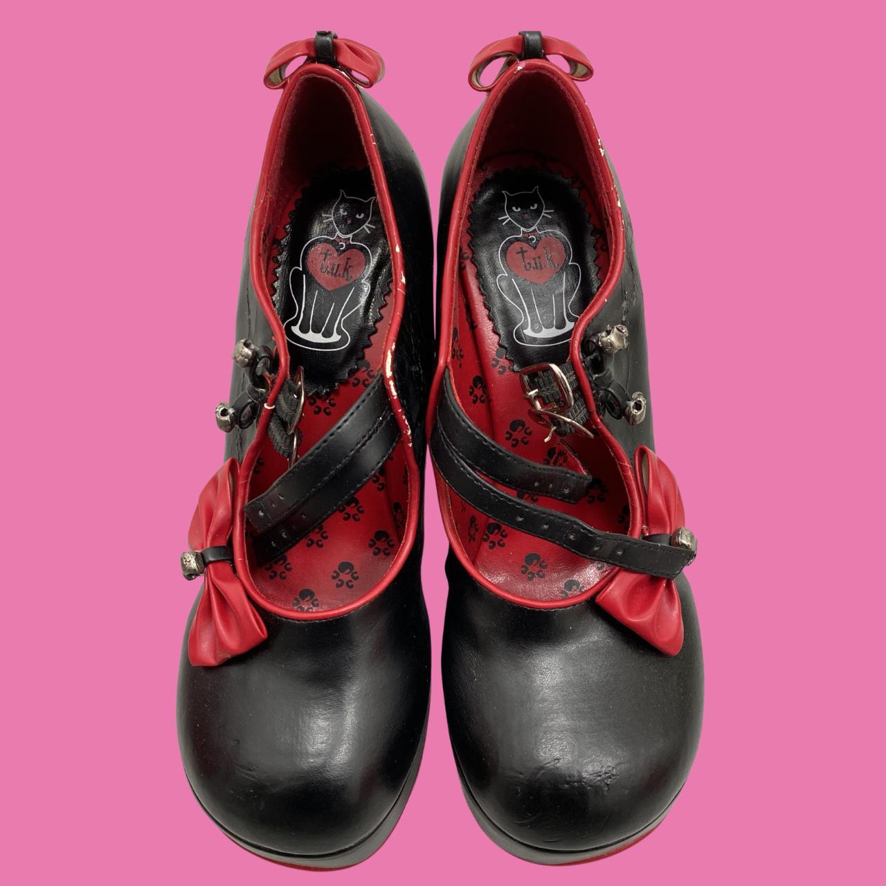 40BULKY01 T.U.K MaryJane heels in black & red Depop