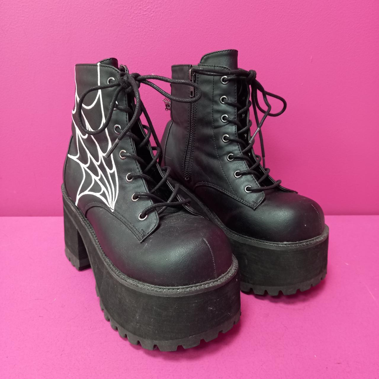 40A8741 DEMONIA boots in black chunky Depop