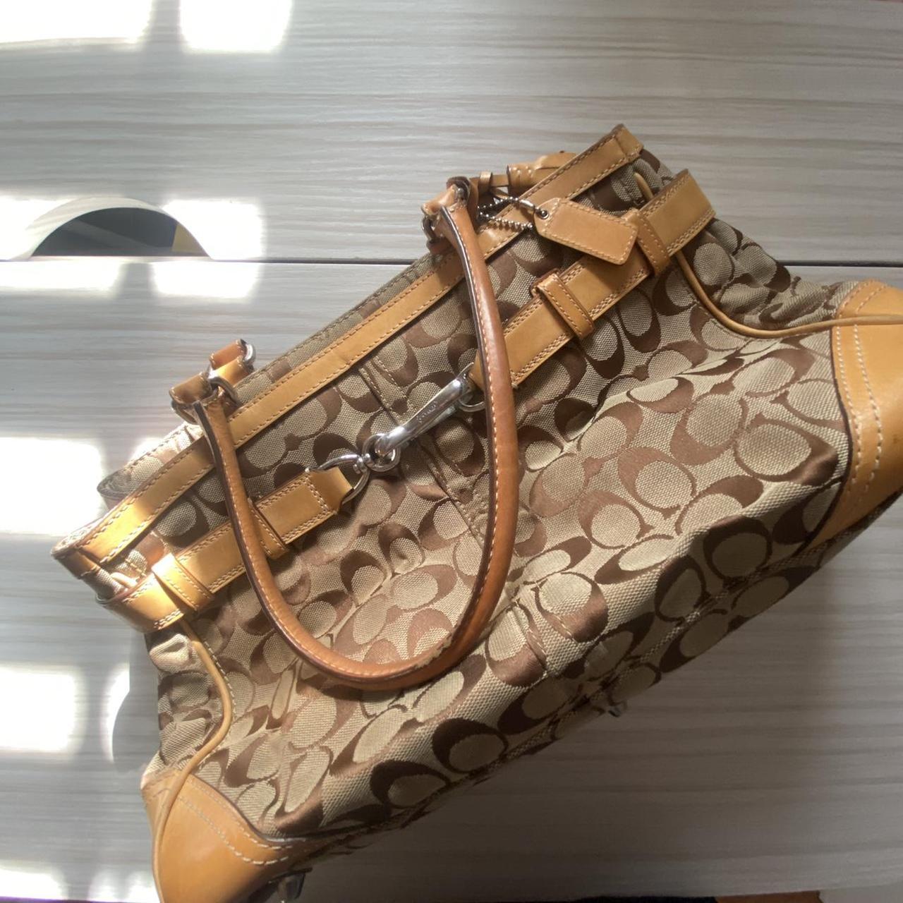 Coach hampton signature tote hotsell