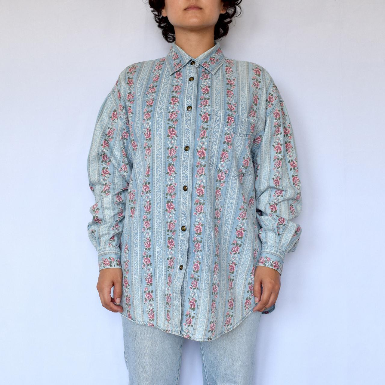 90s Lizwear floral print long sleeve button up shirt...