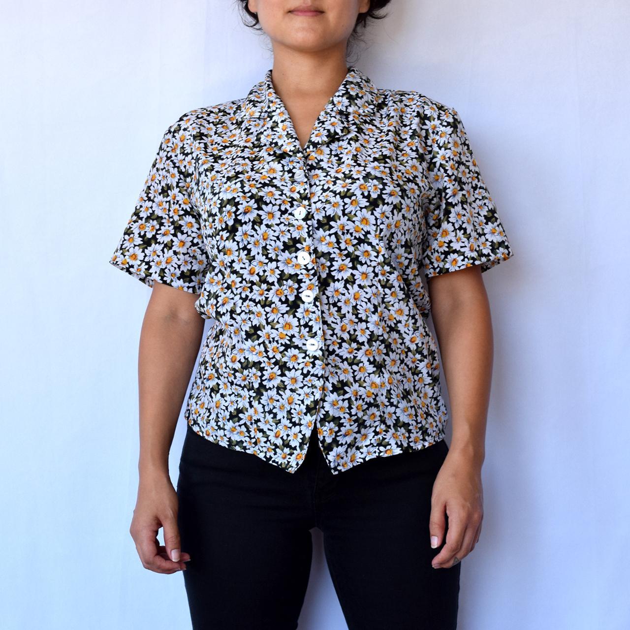 vintage daisy floral print 90s button down... Depop