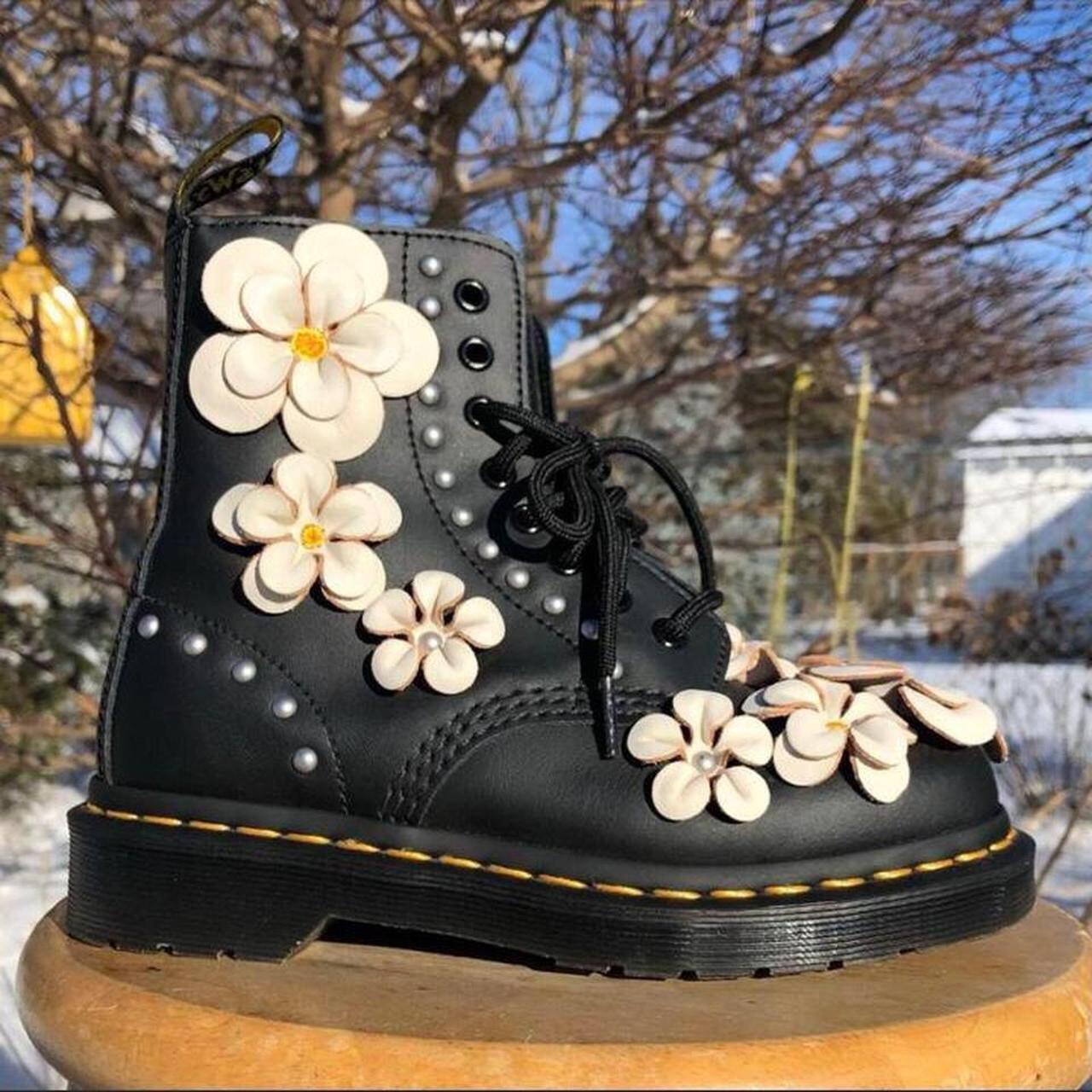 White farour flower dr martens