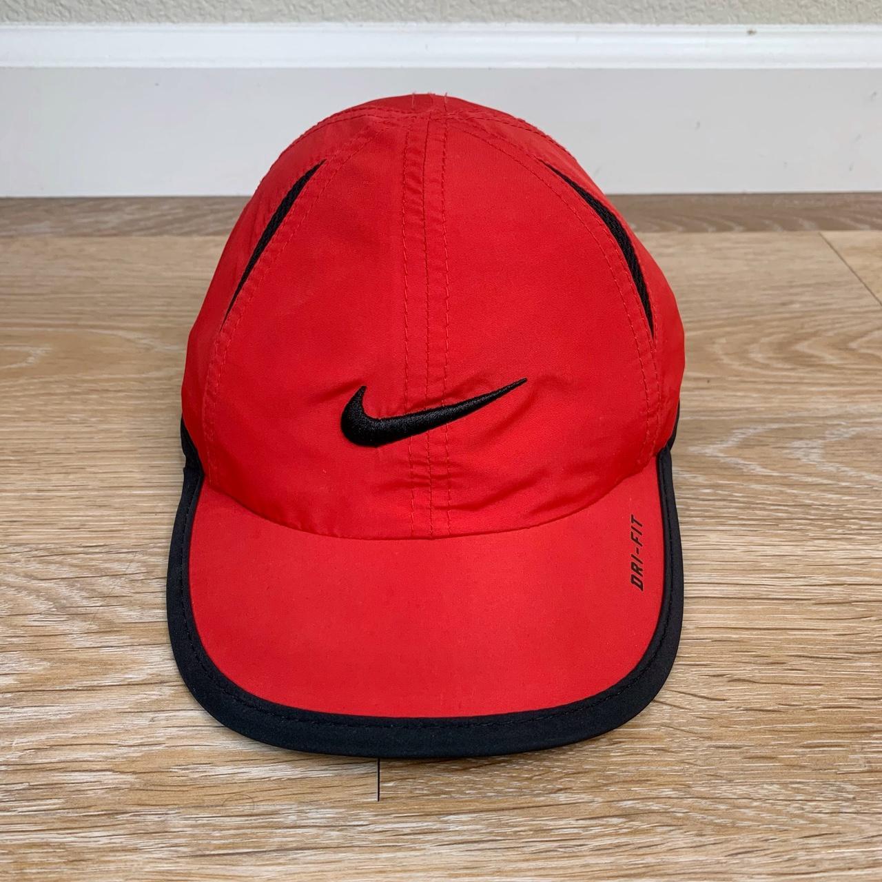 Nike Dri Fit Featherlight Red