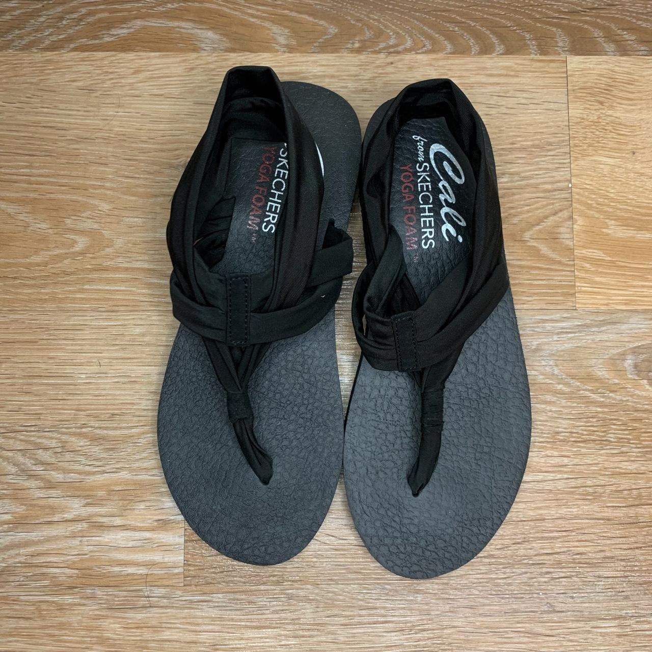 Skechers Meditation Yoga Foam Sandals Women's Size 8 - Depop