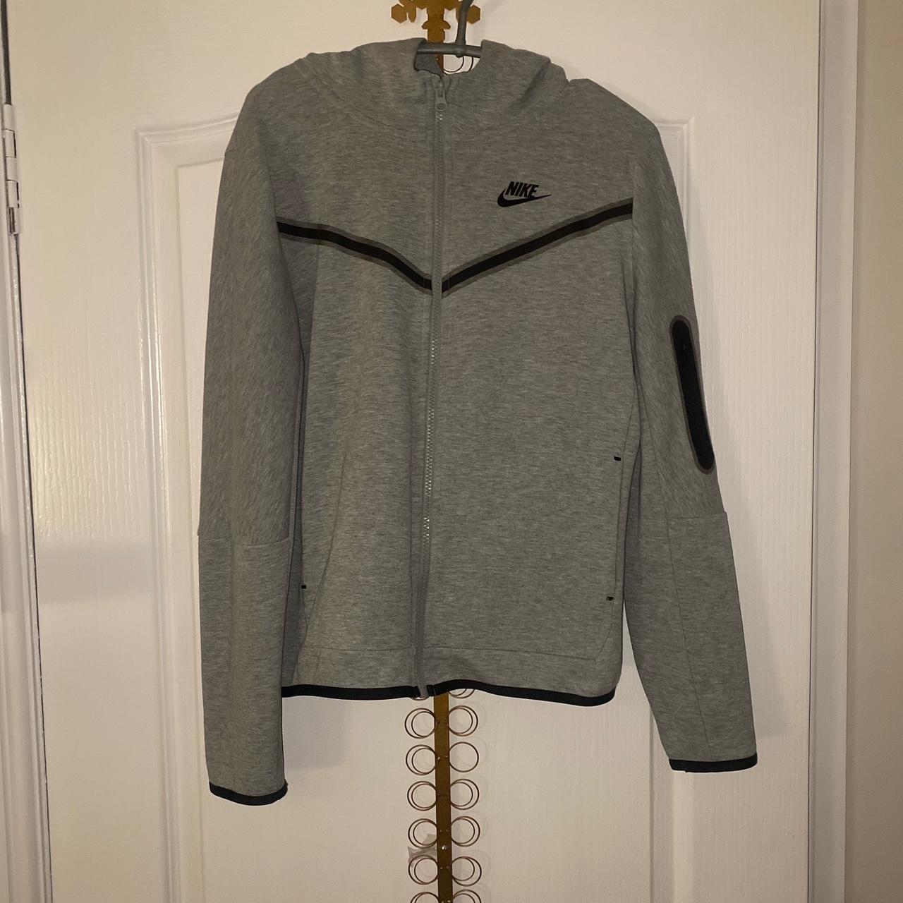 xs grey tech fleece