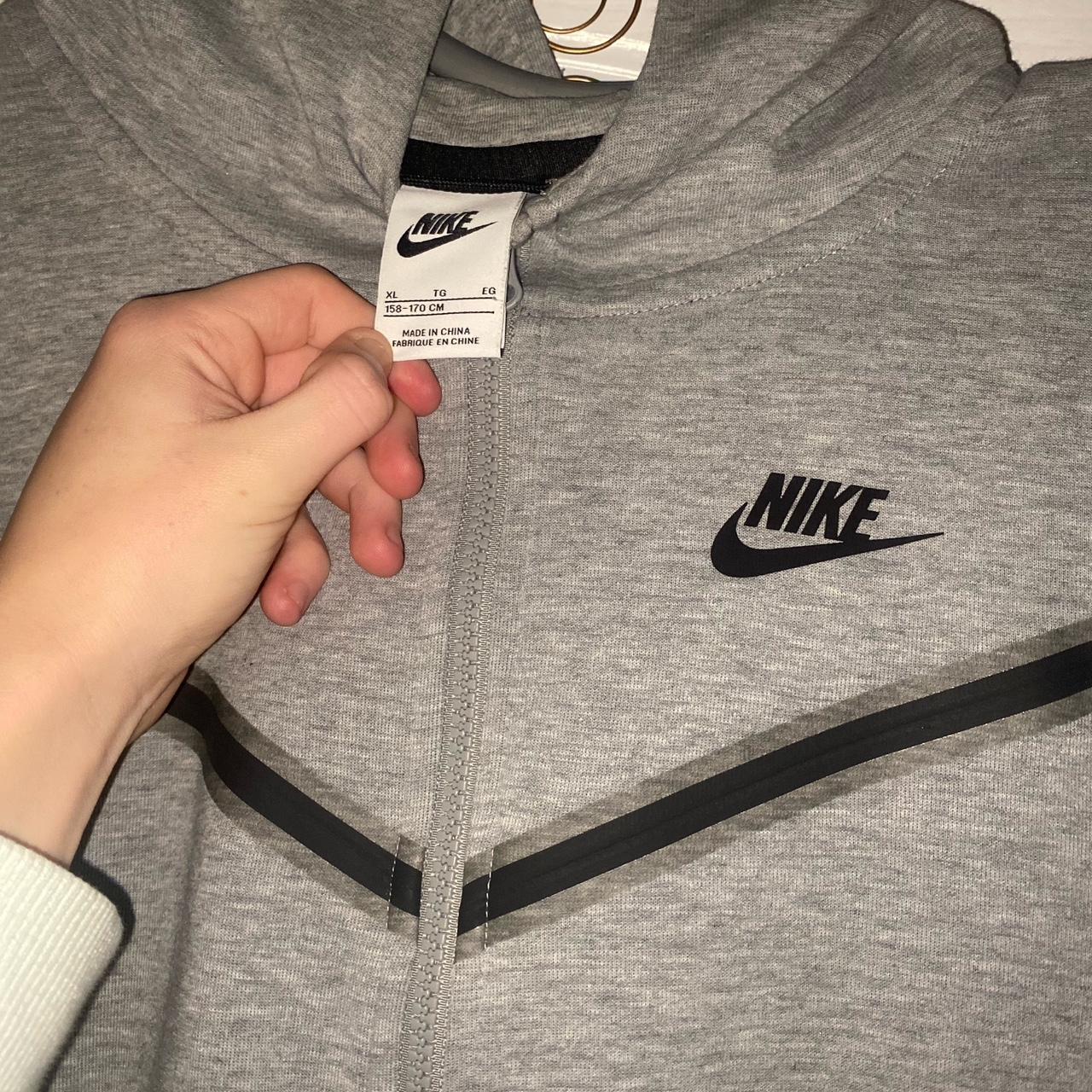 xs grey tech fleece
