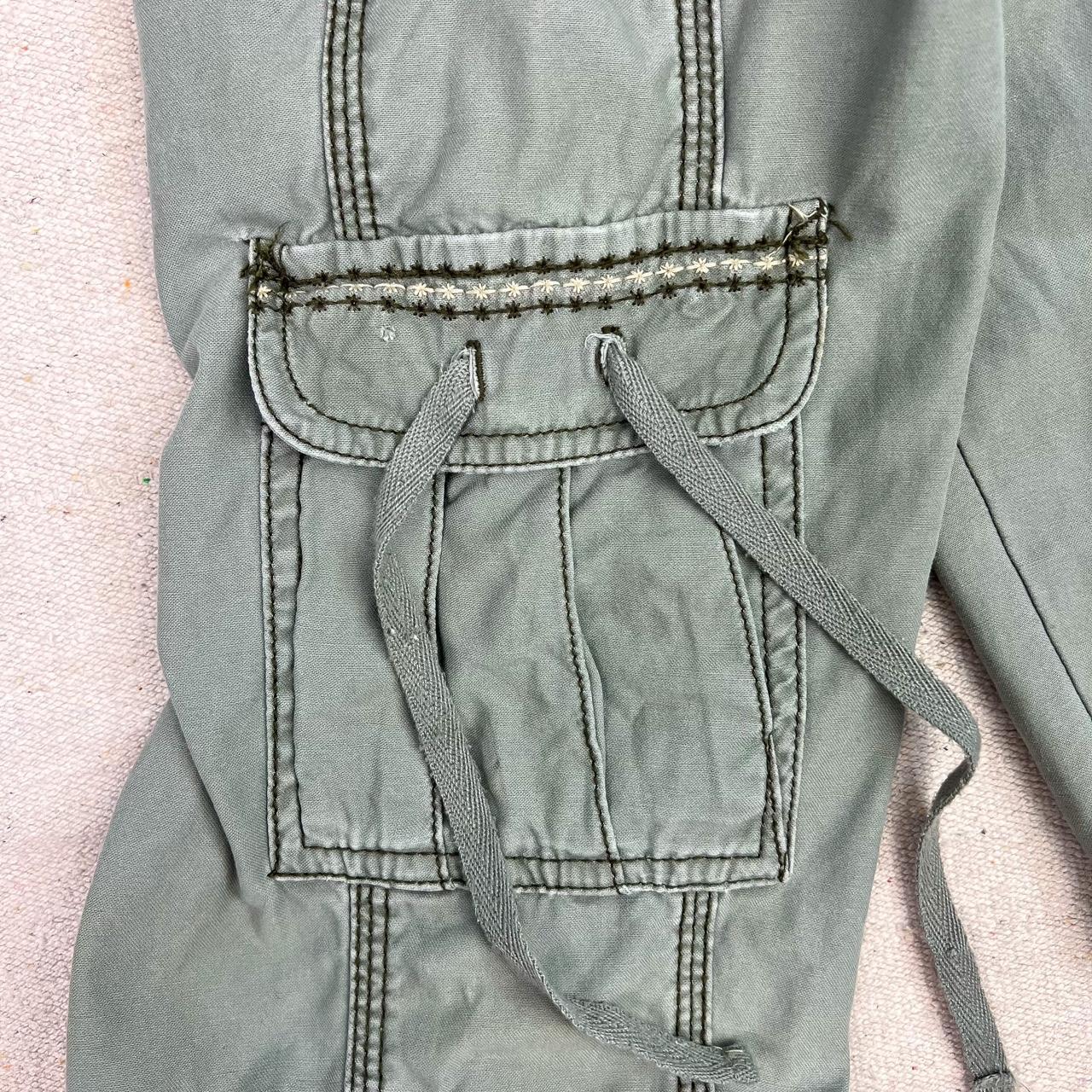 Y2K vintage olive green cargo pants , low waisted and