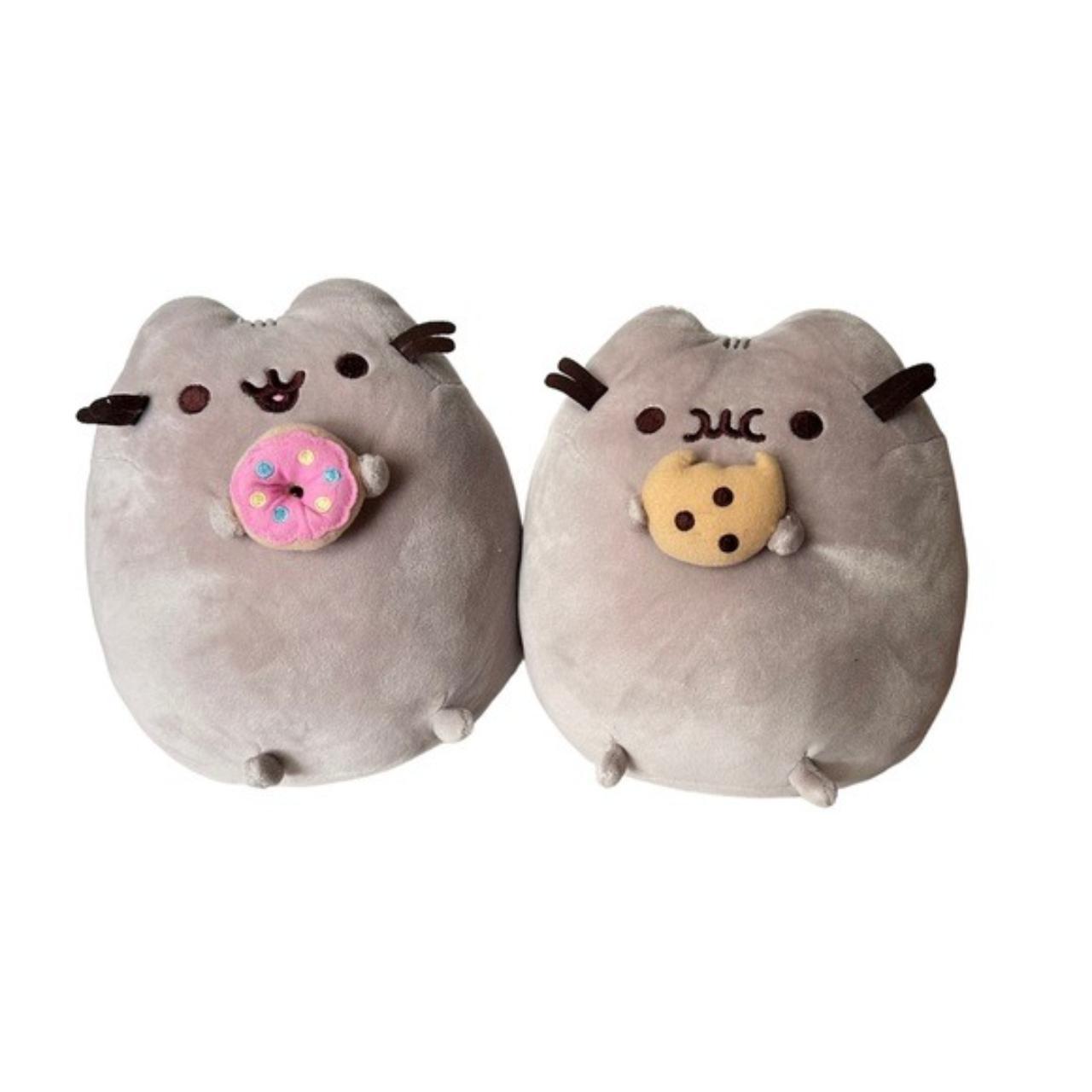 Pusheen best sale holding donut