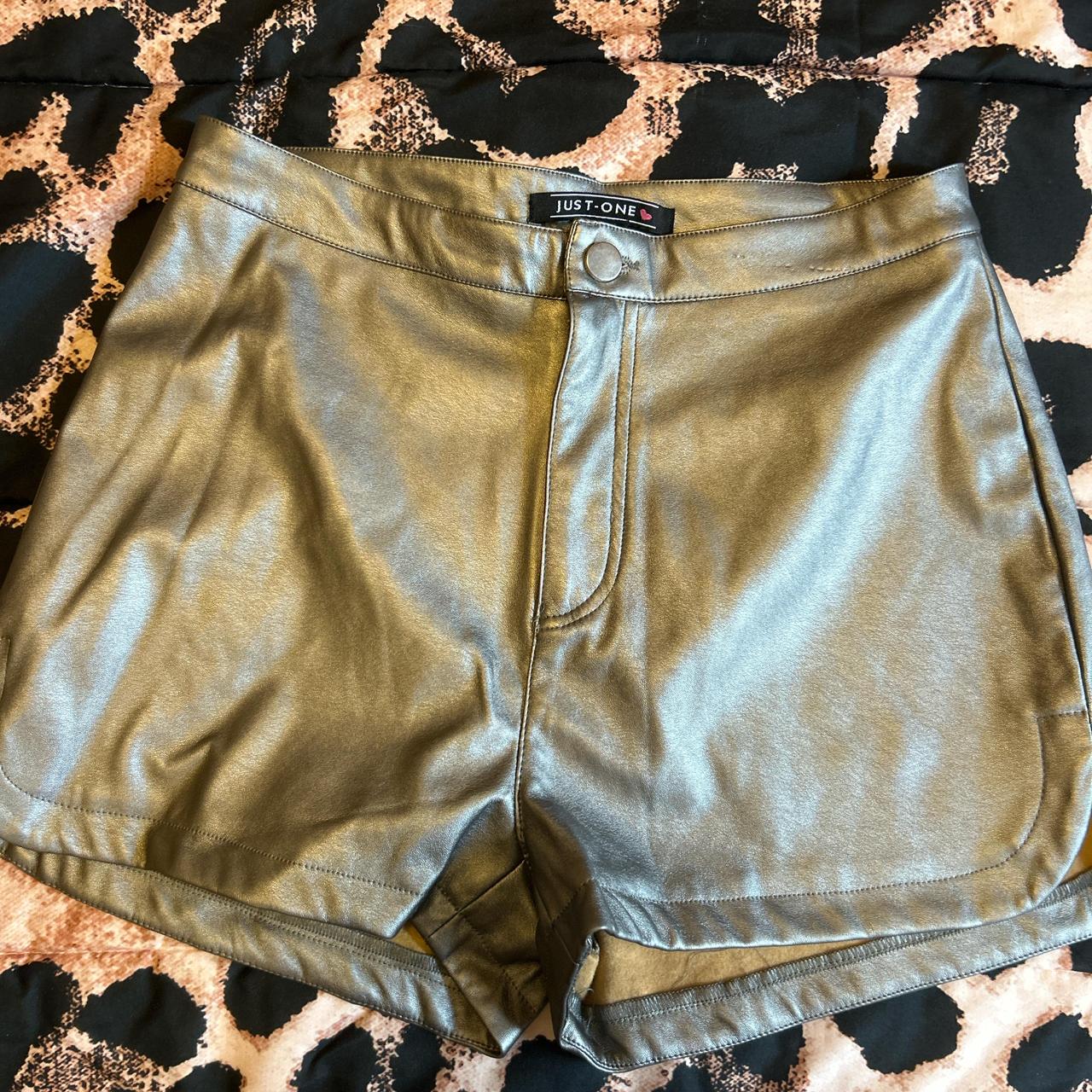 item listed by harshnoisebae