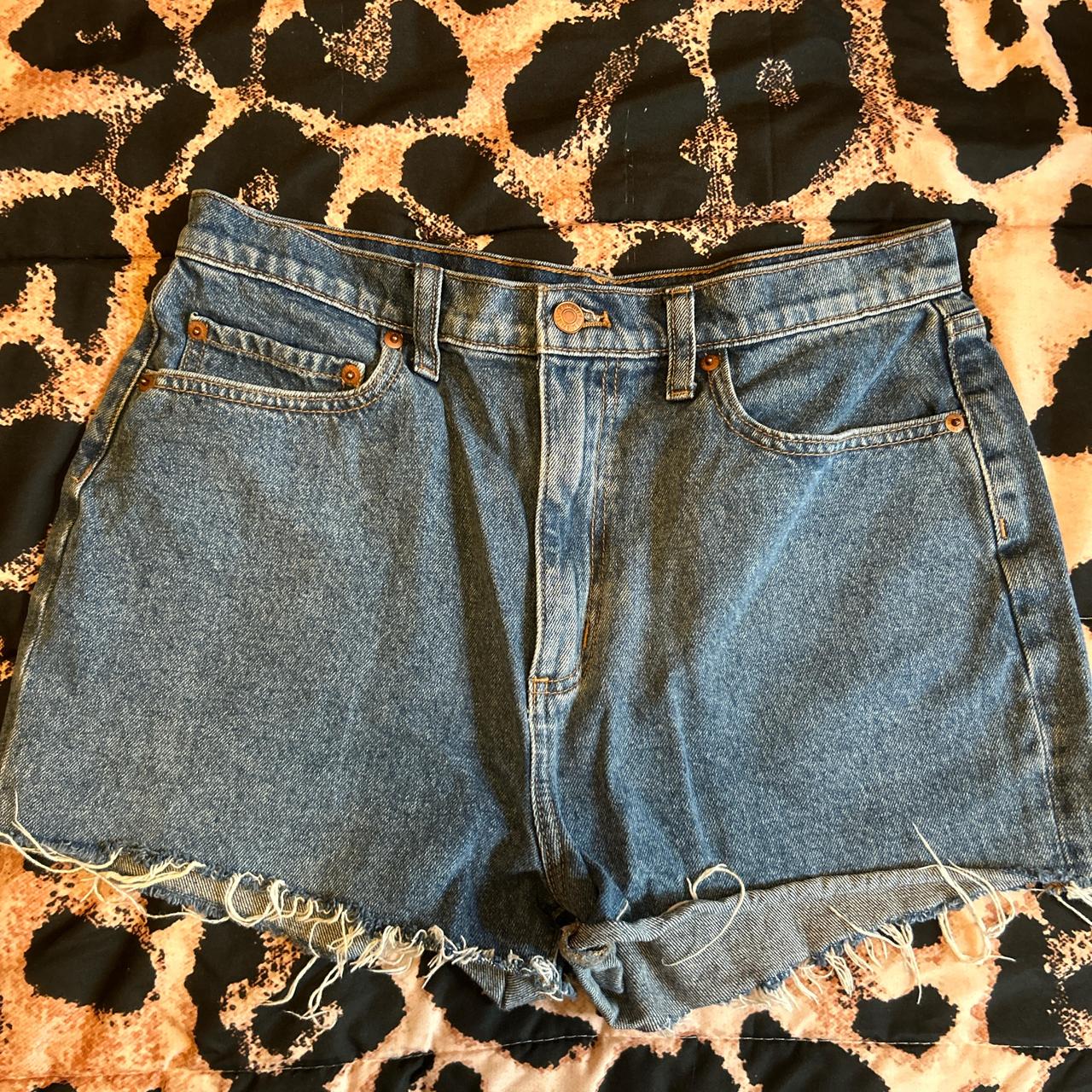 item listed by harshnoisebae