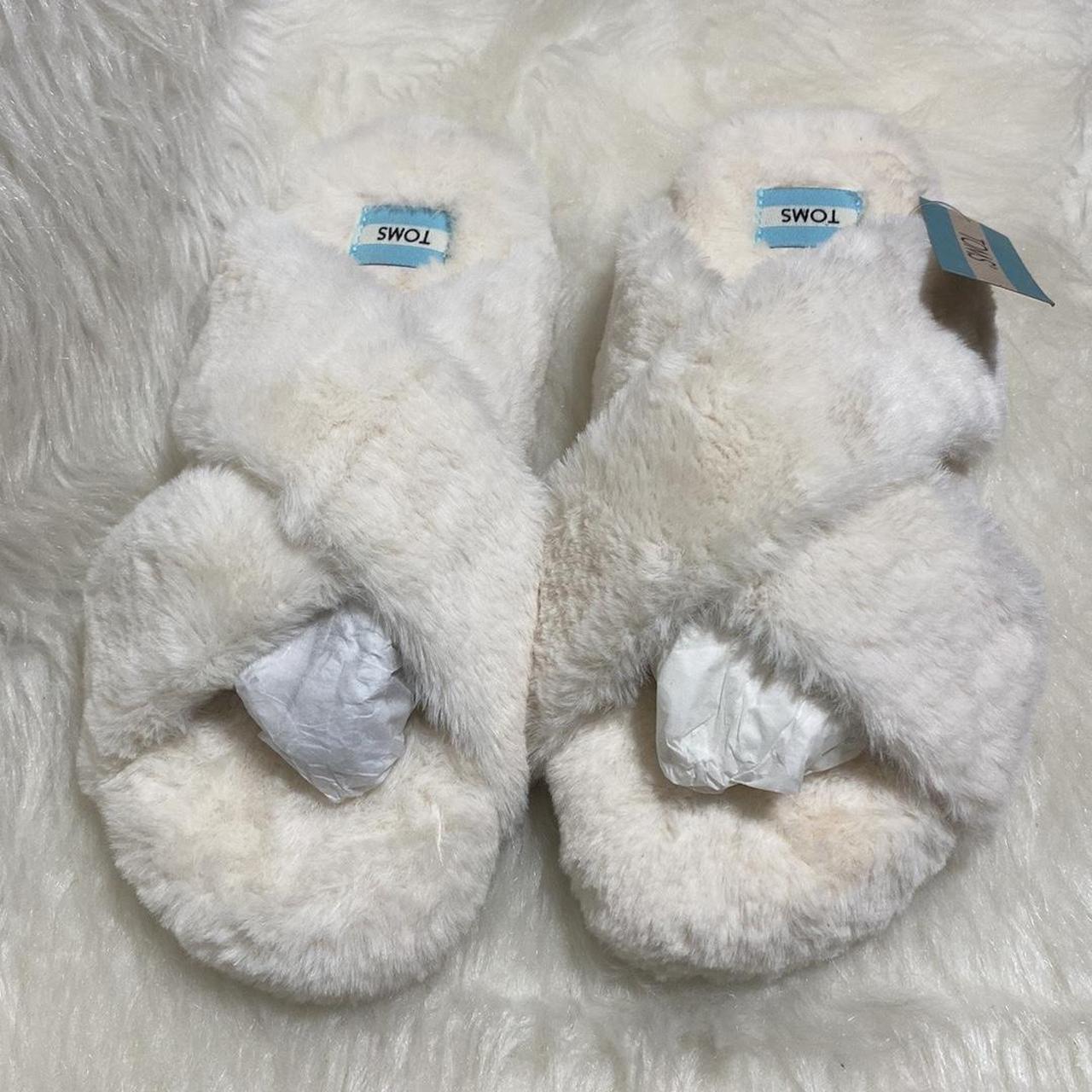 Toms discount fuzzy slippers