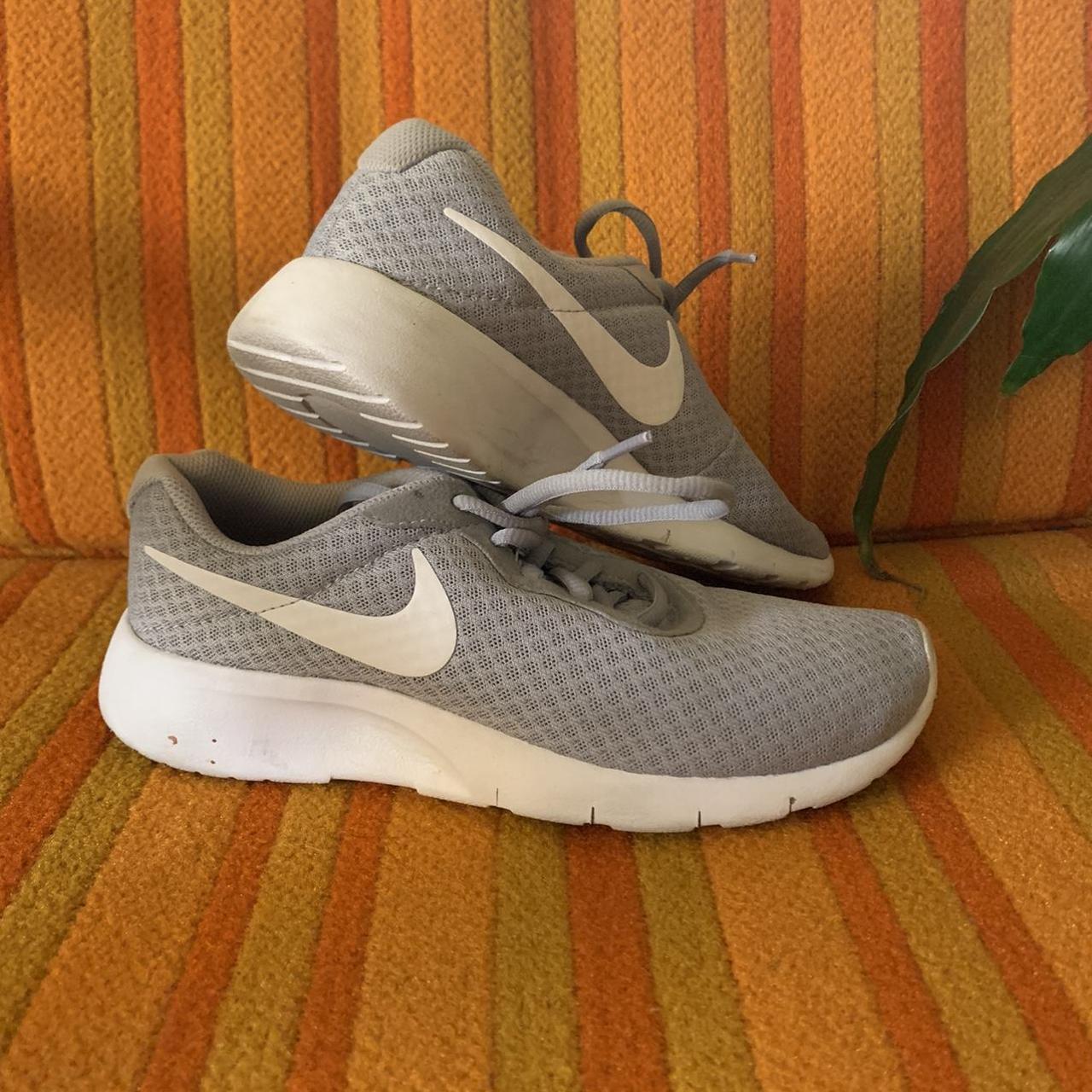 womens grey nike running trainers