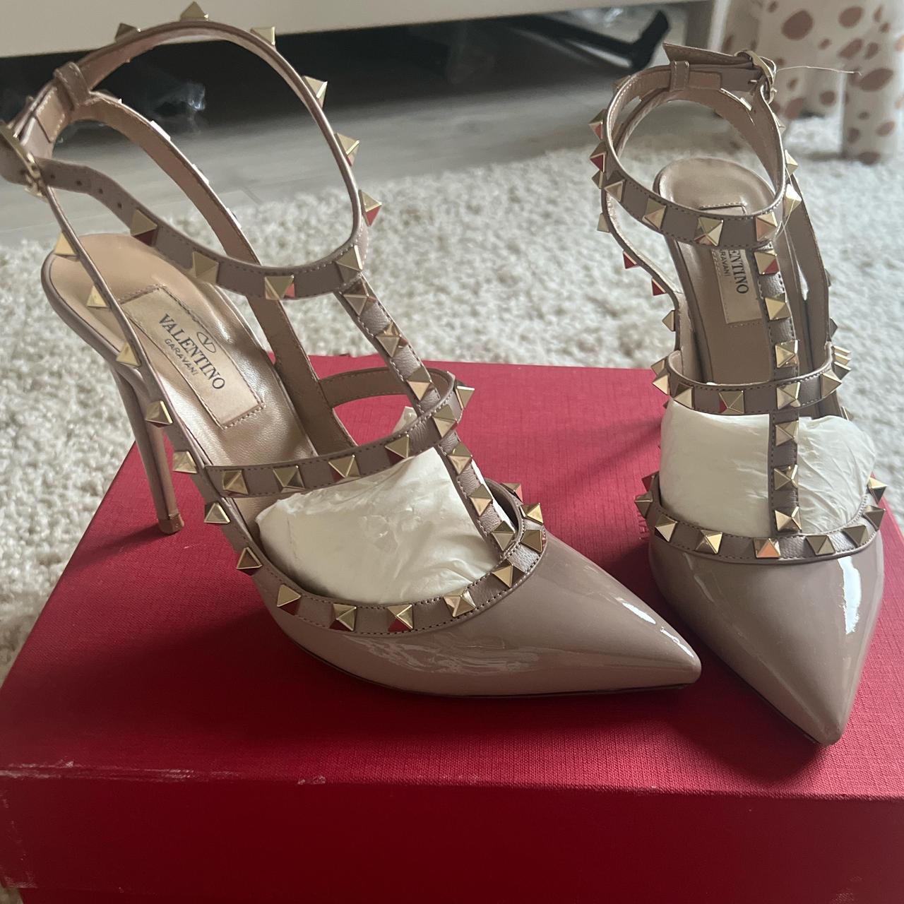 Tan valentino rockstud deals