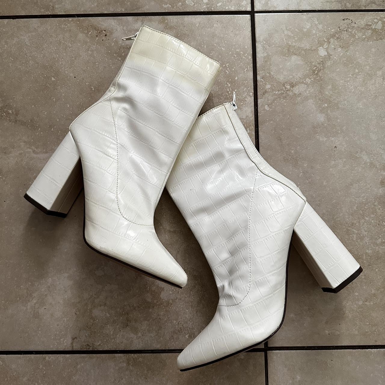 Fashion nova 2025 white boots