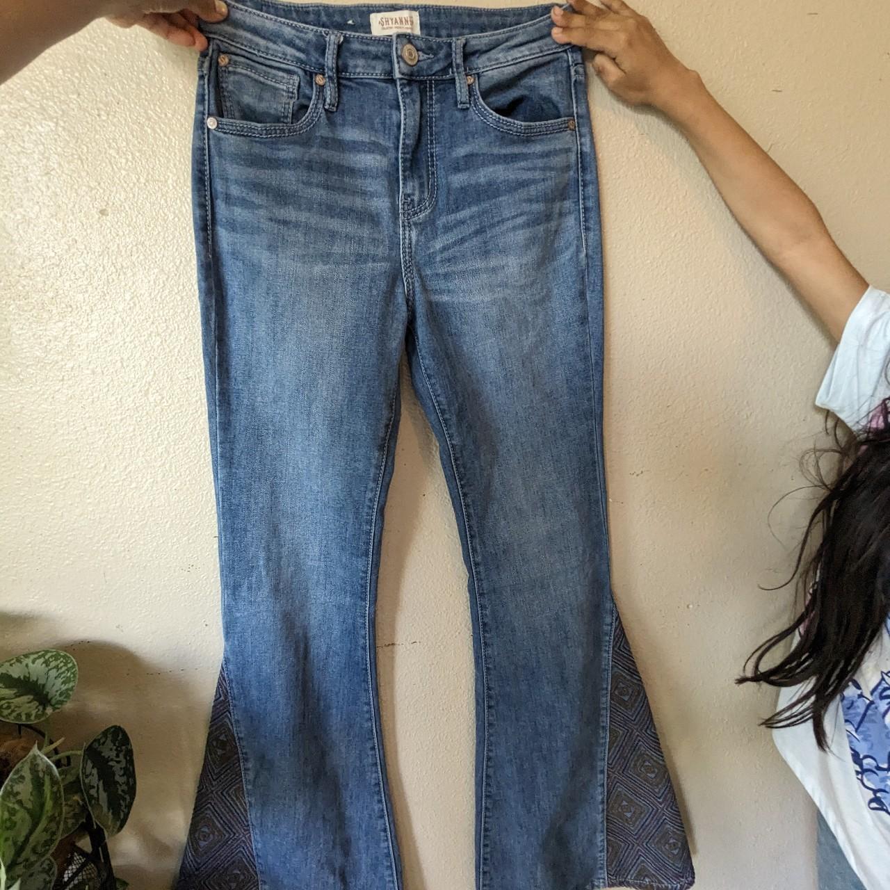 Shyanne western bell bottoms size 28 - Depop