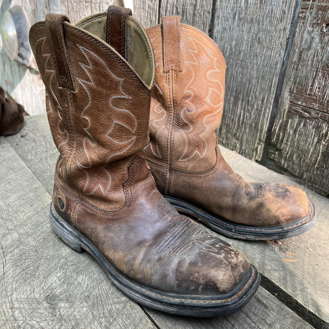 Men's size 10 Ariat boots from boot barn and a L/XL - Depop