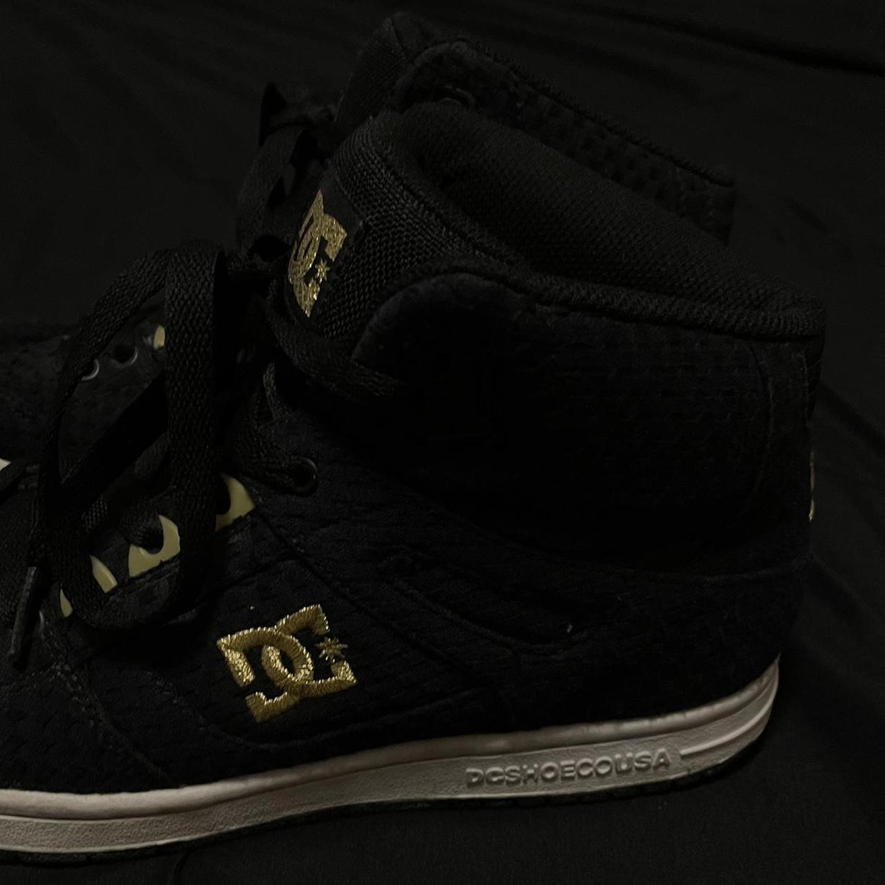 gold dc shoes