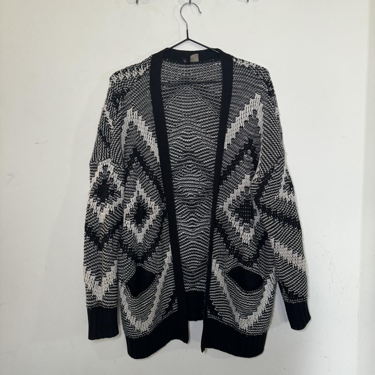 Stunning store Black and White Pattern Cardigan