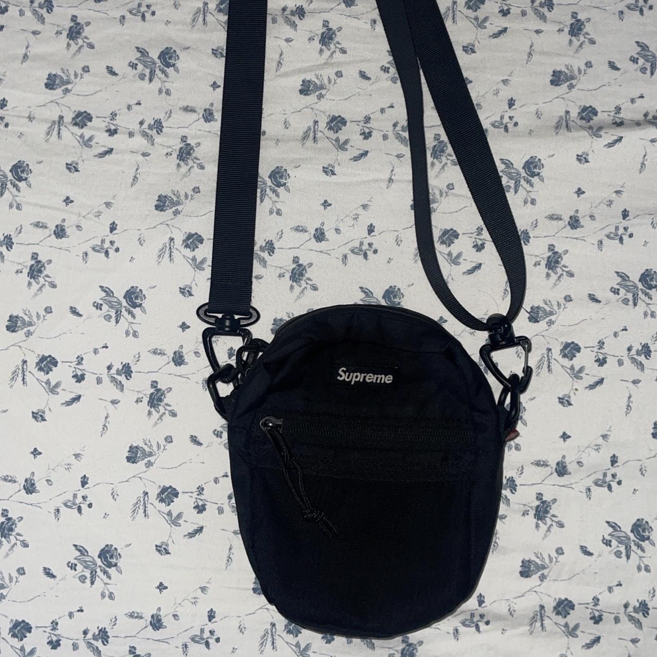 Shoulder bag hot sale supreme fake