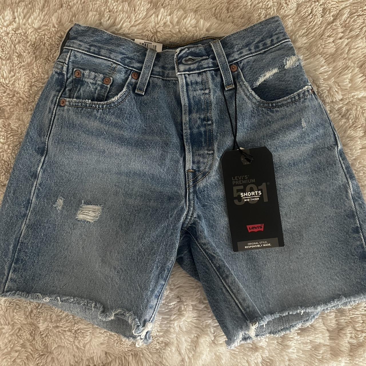 Levi shorts size on sale 23