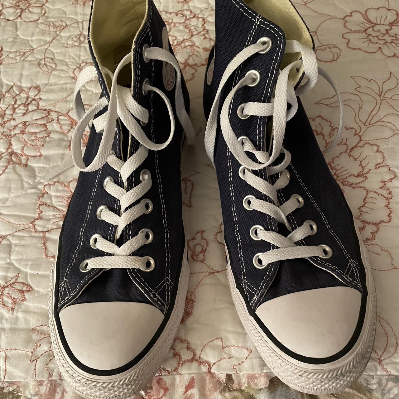 Converse Men's Navy and Blue Trainers | Depop