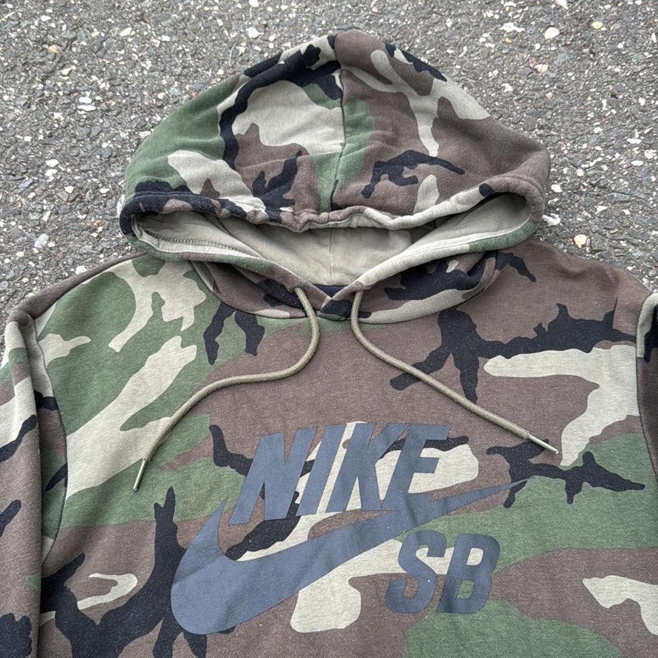 Nike sb icon hoodie camo best sale