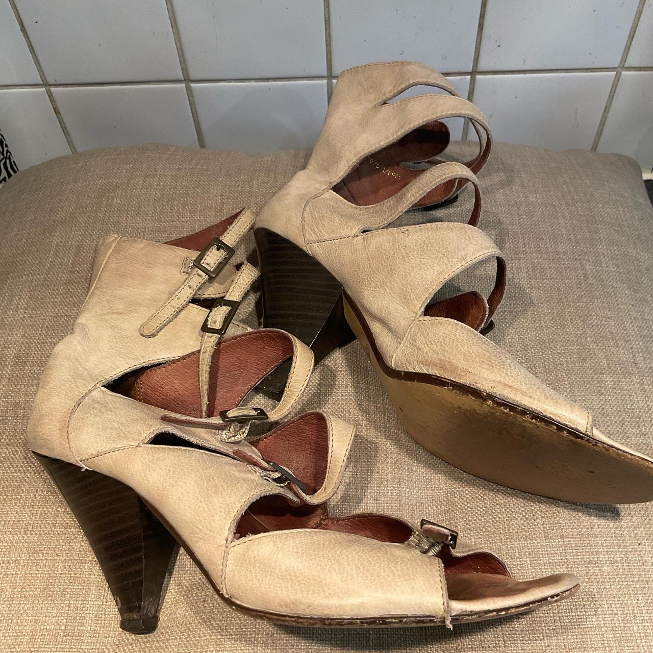 item listed by violetsandroses