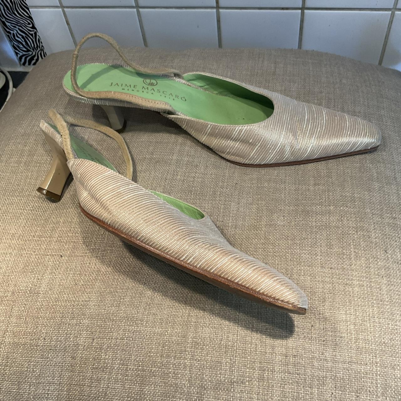 item listed by violetsandroses