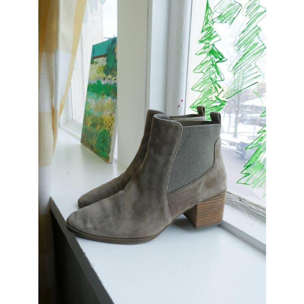 Anne klein 2025 chelsea boots