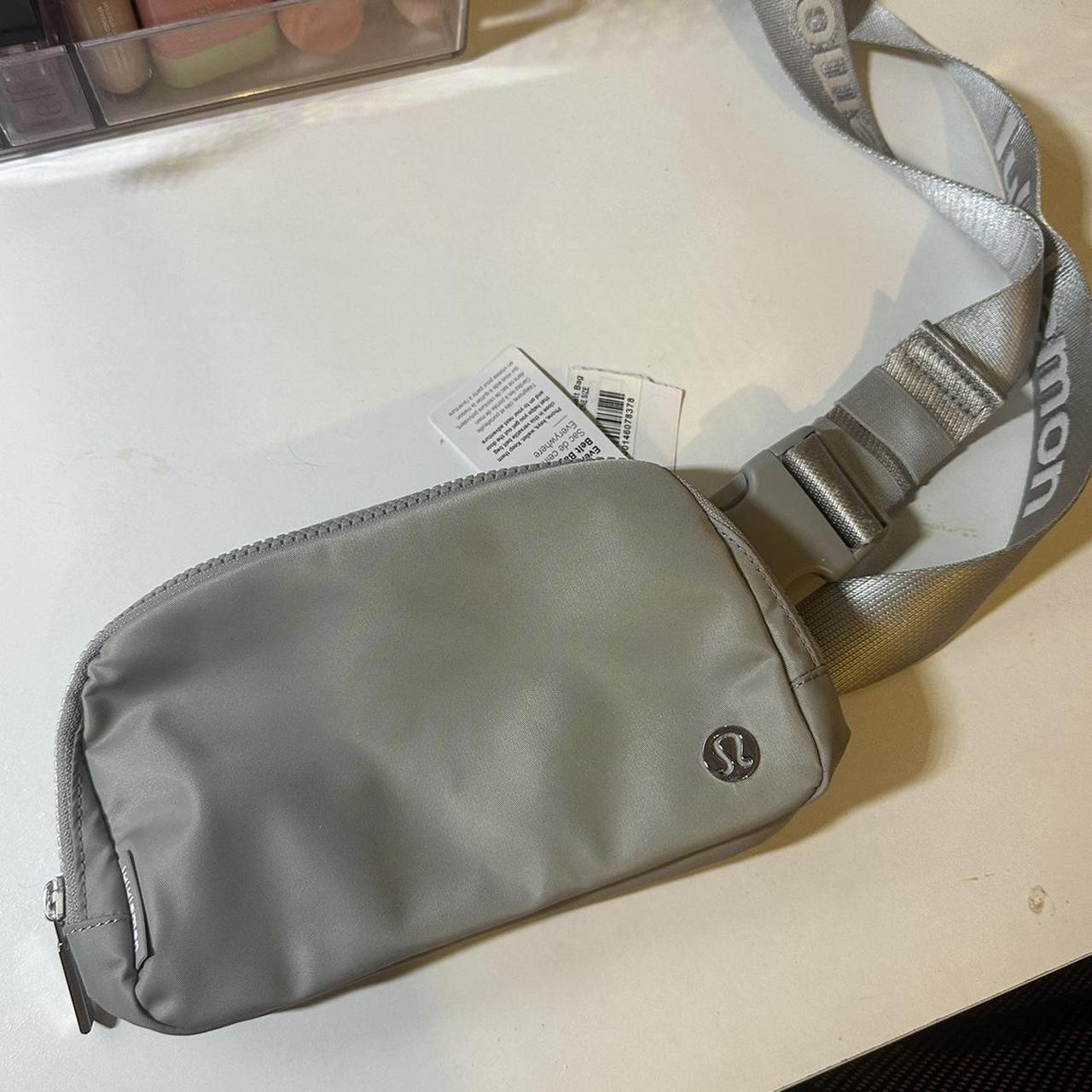 Lululemon Everywhere Belt Bag SILD outlet