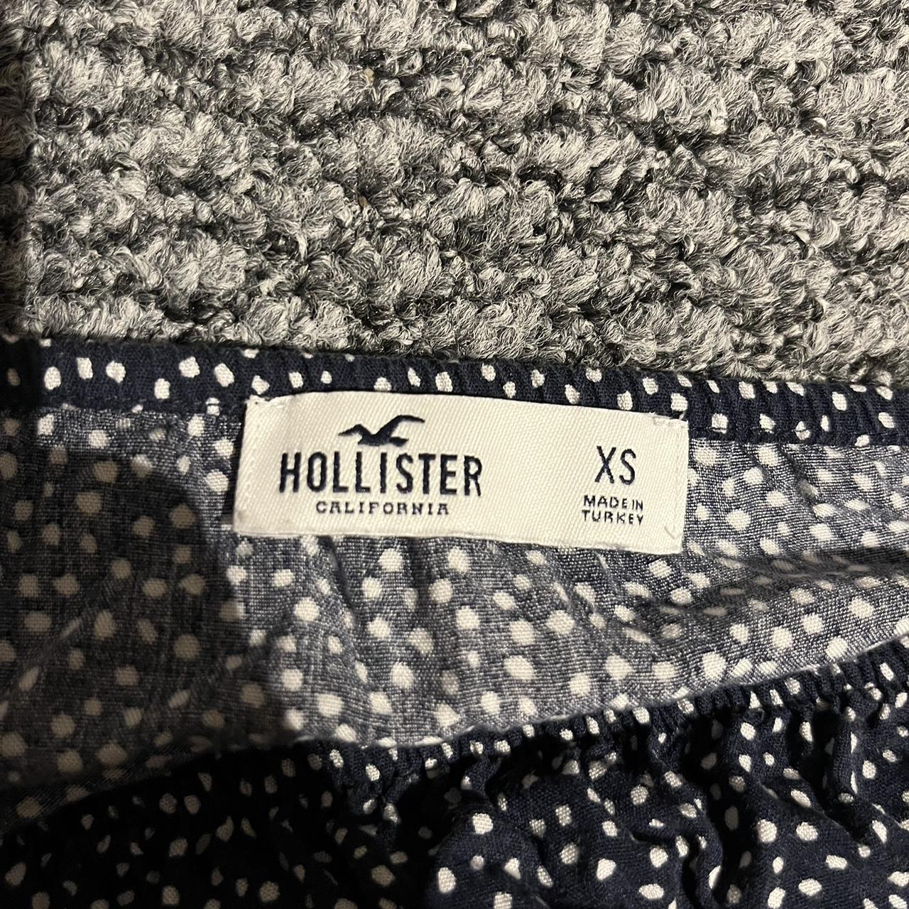 Hollister Co. Women's Navy and White Crop-top | Depop