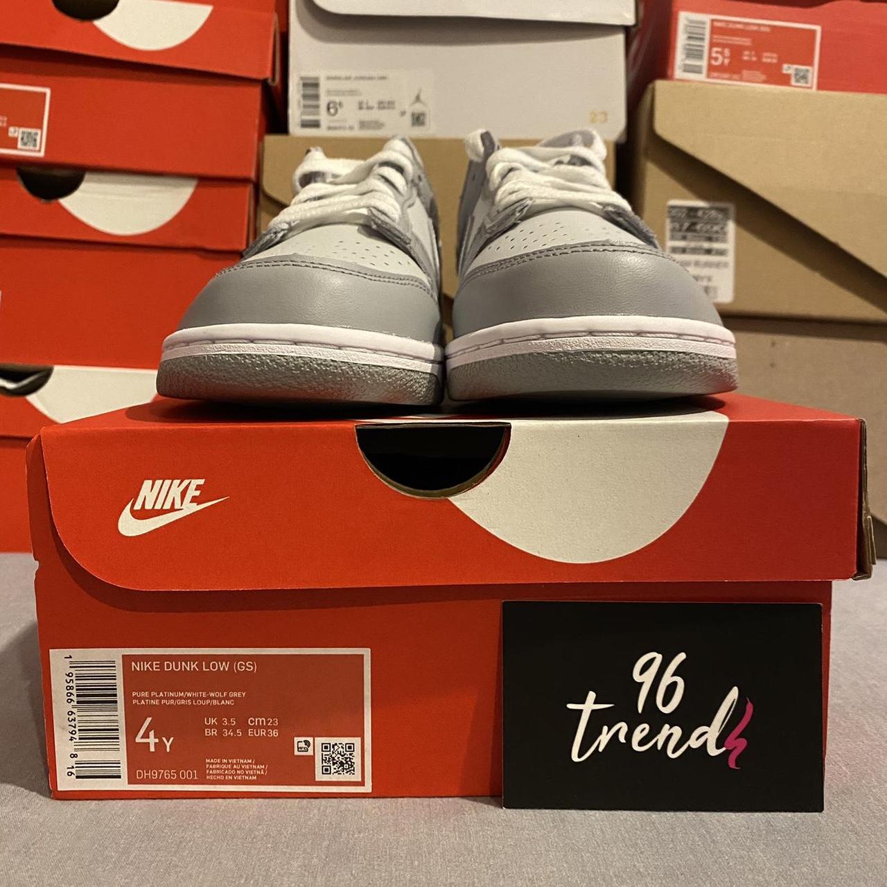 womens white and grey nike shoes