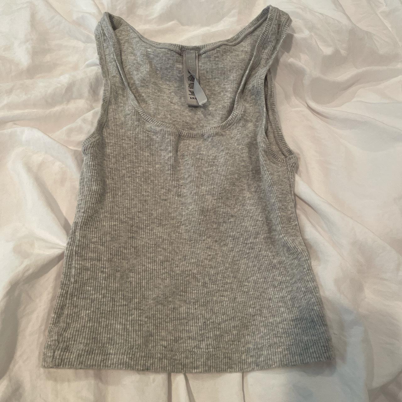 skims size small light gray cropped tank top great... - Depop