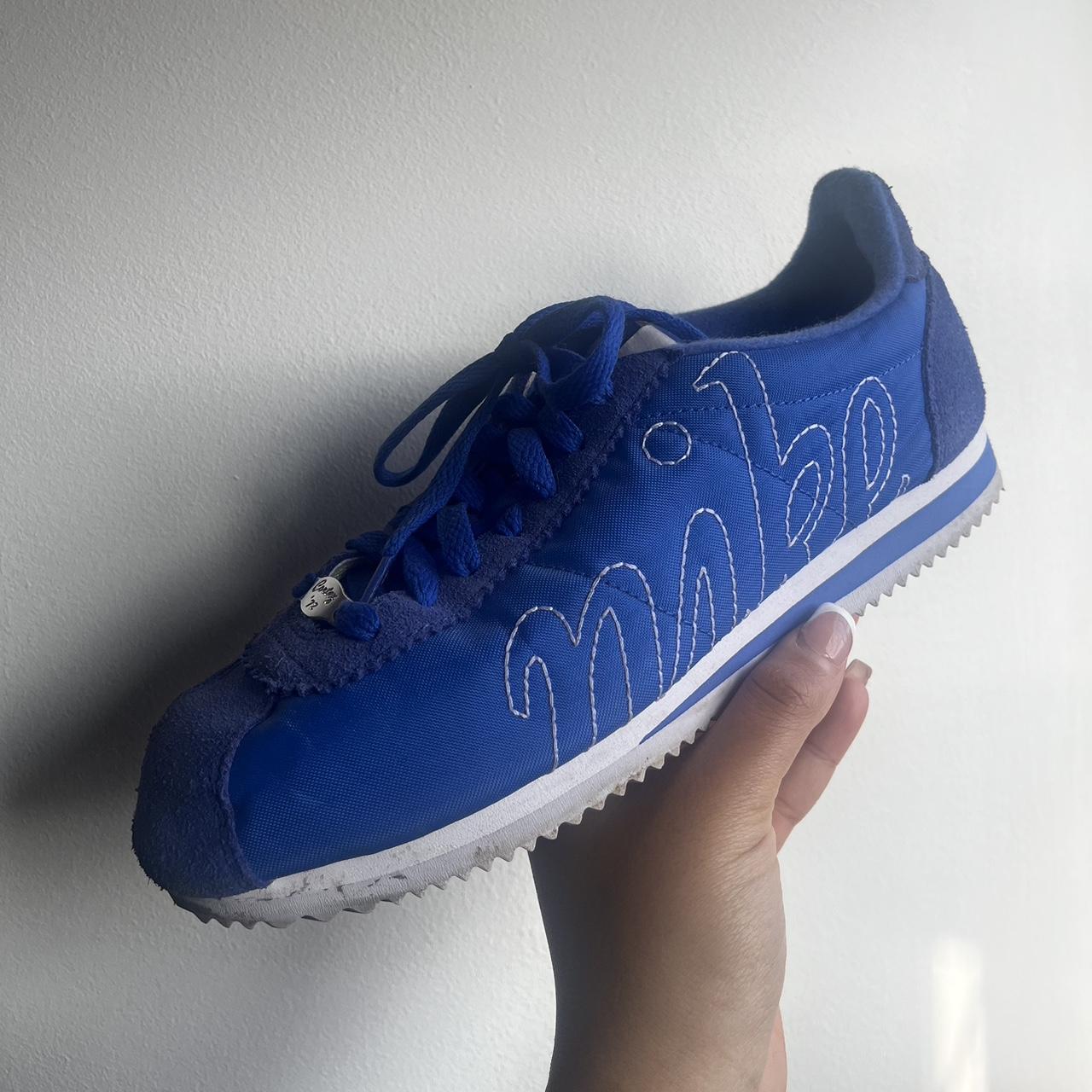 light blue nike trainers womens