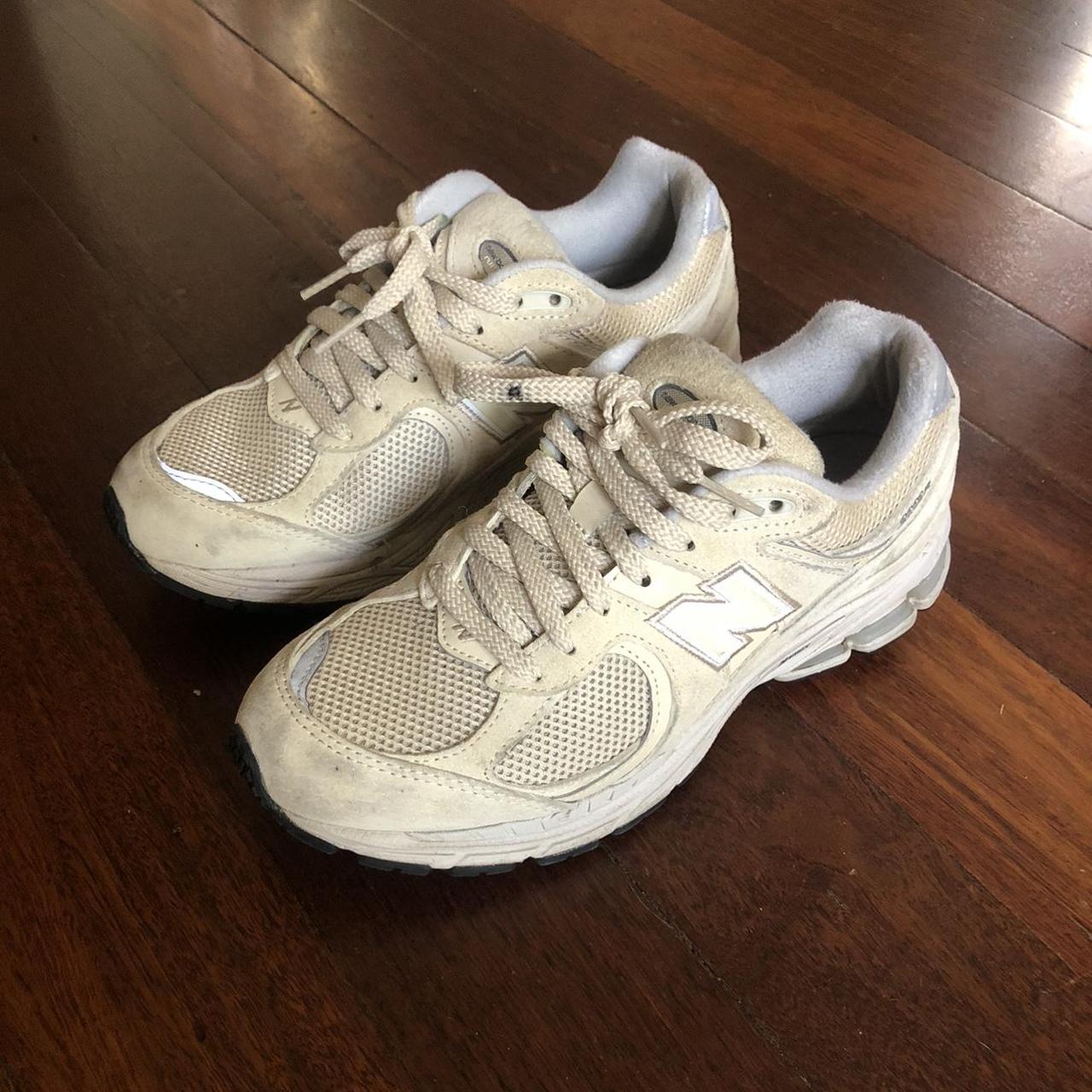 New Balance Women's Cream and White Trainers | Depop