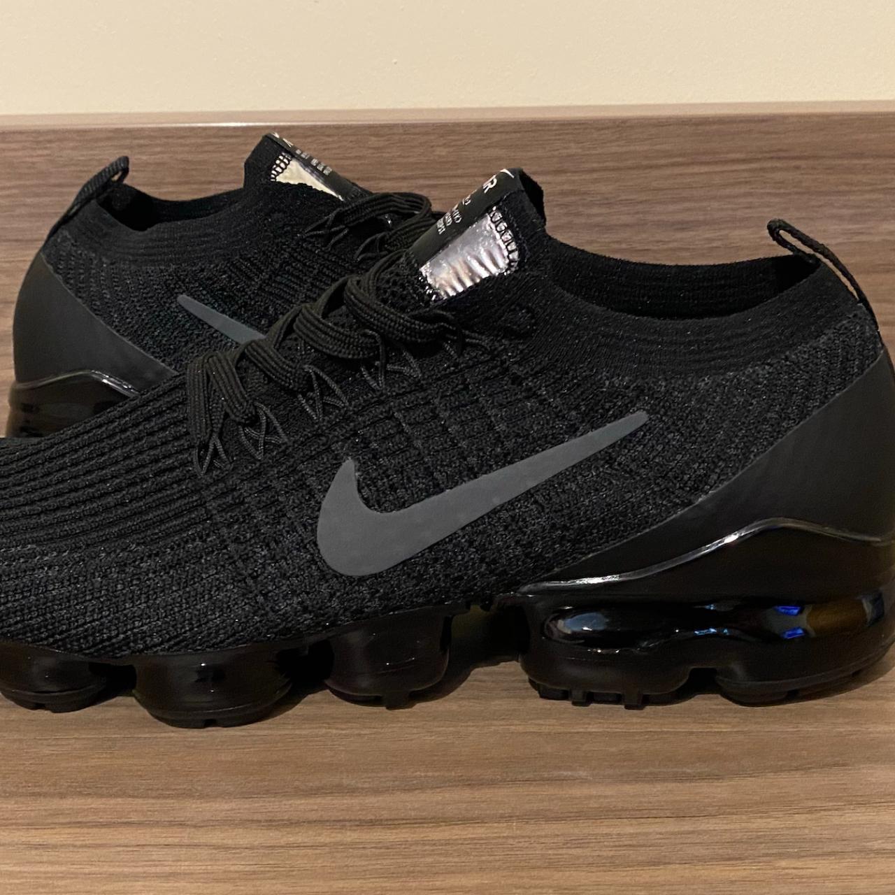 Nike vapormax flyknit triple hotsell black 3.0