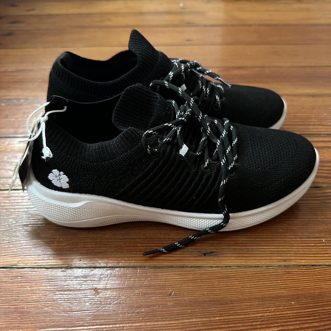 Tommy Bahama Women's Black and White Trainers