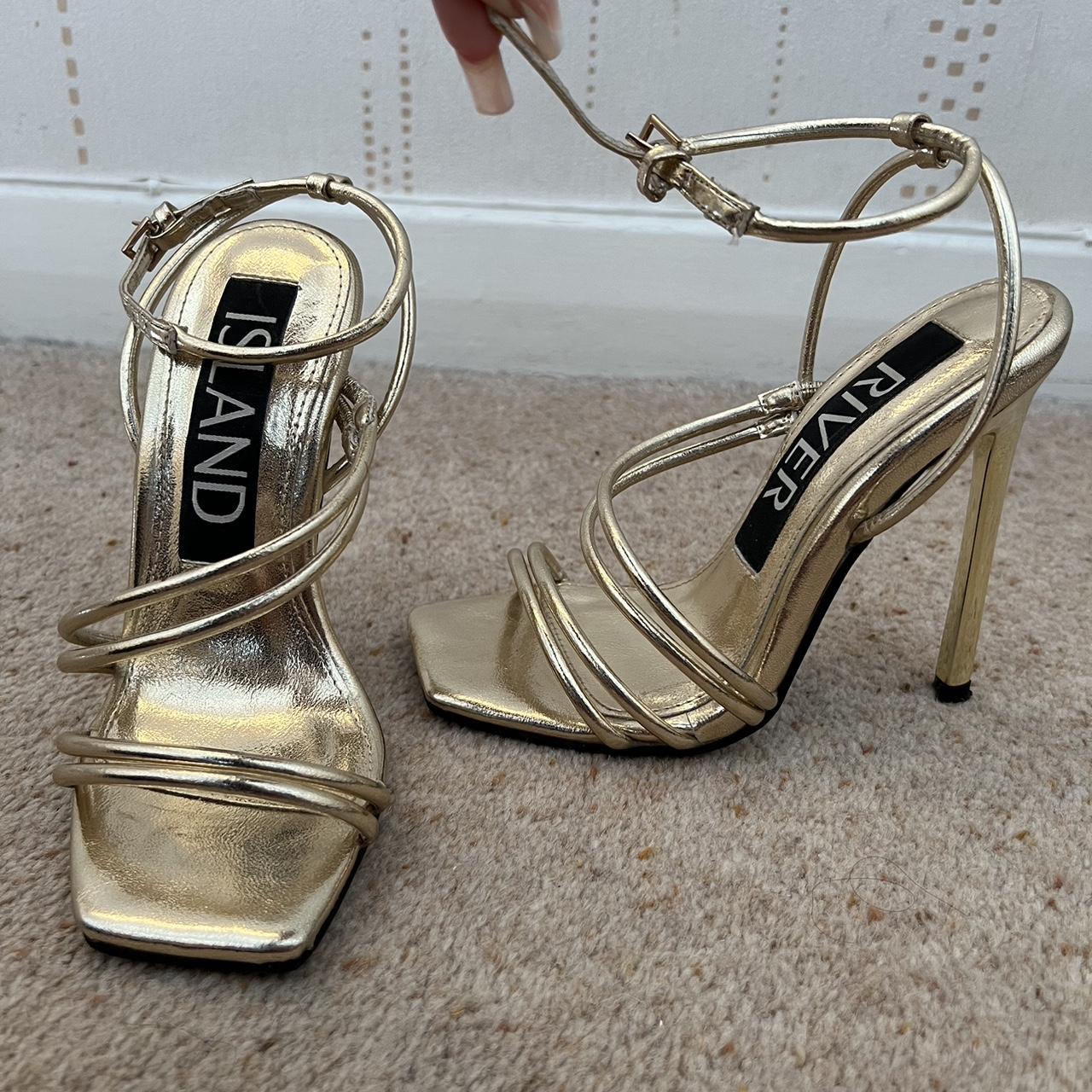 Size 2 2024 gold heels