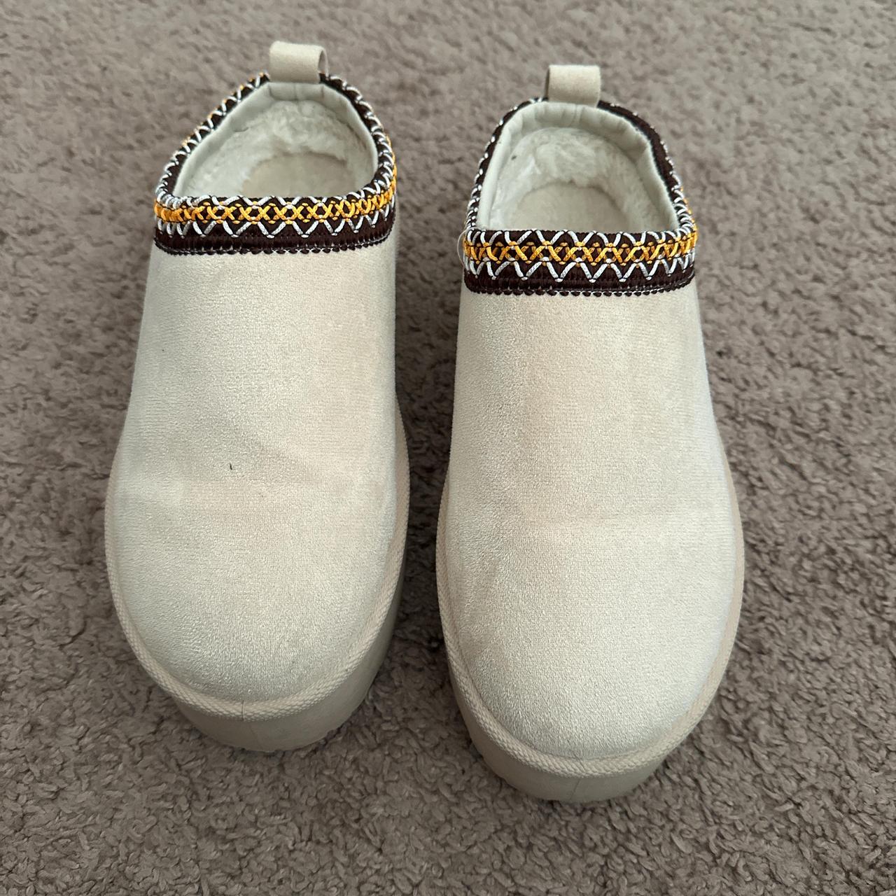 Dupe Platform Uggs Slippers - Depop