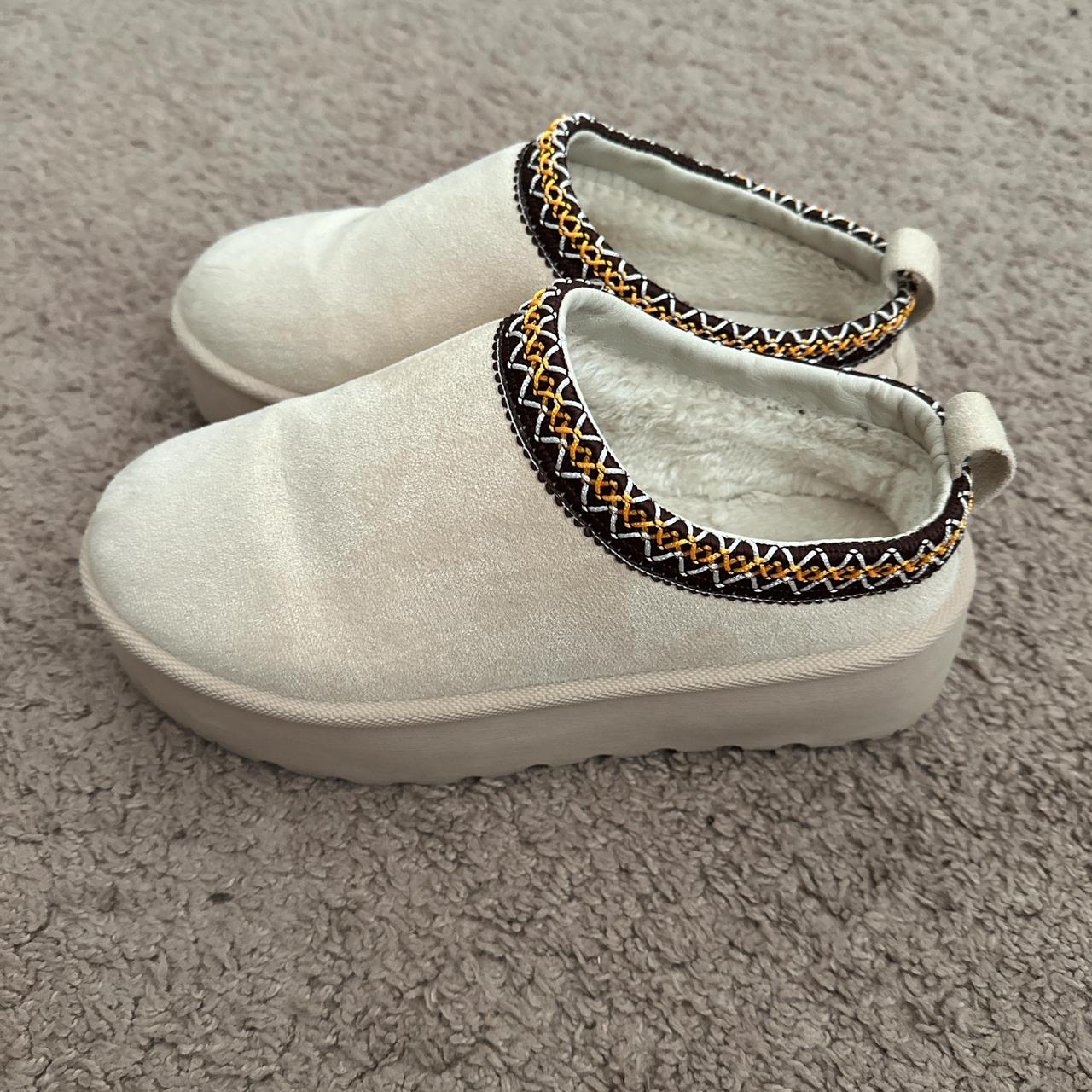 Dupe Platform Uggs Slippers - Depop