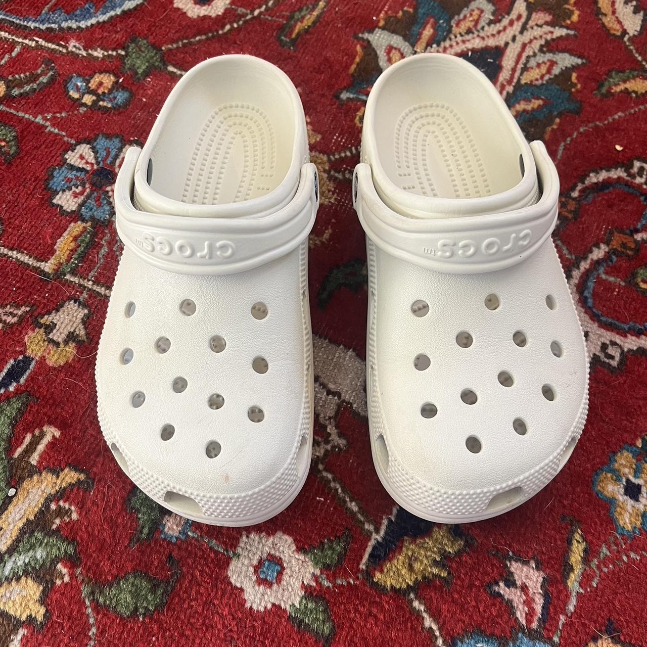 Size 9 crocs discount shoes