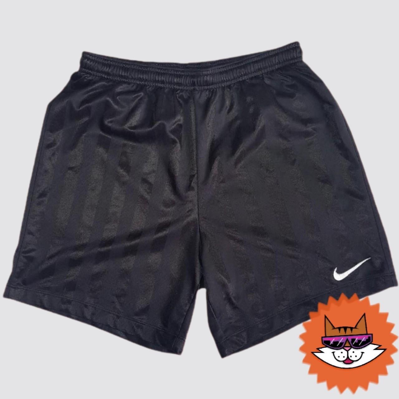 black shorts nike mens