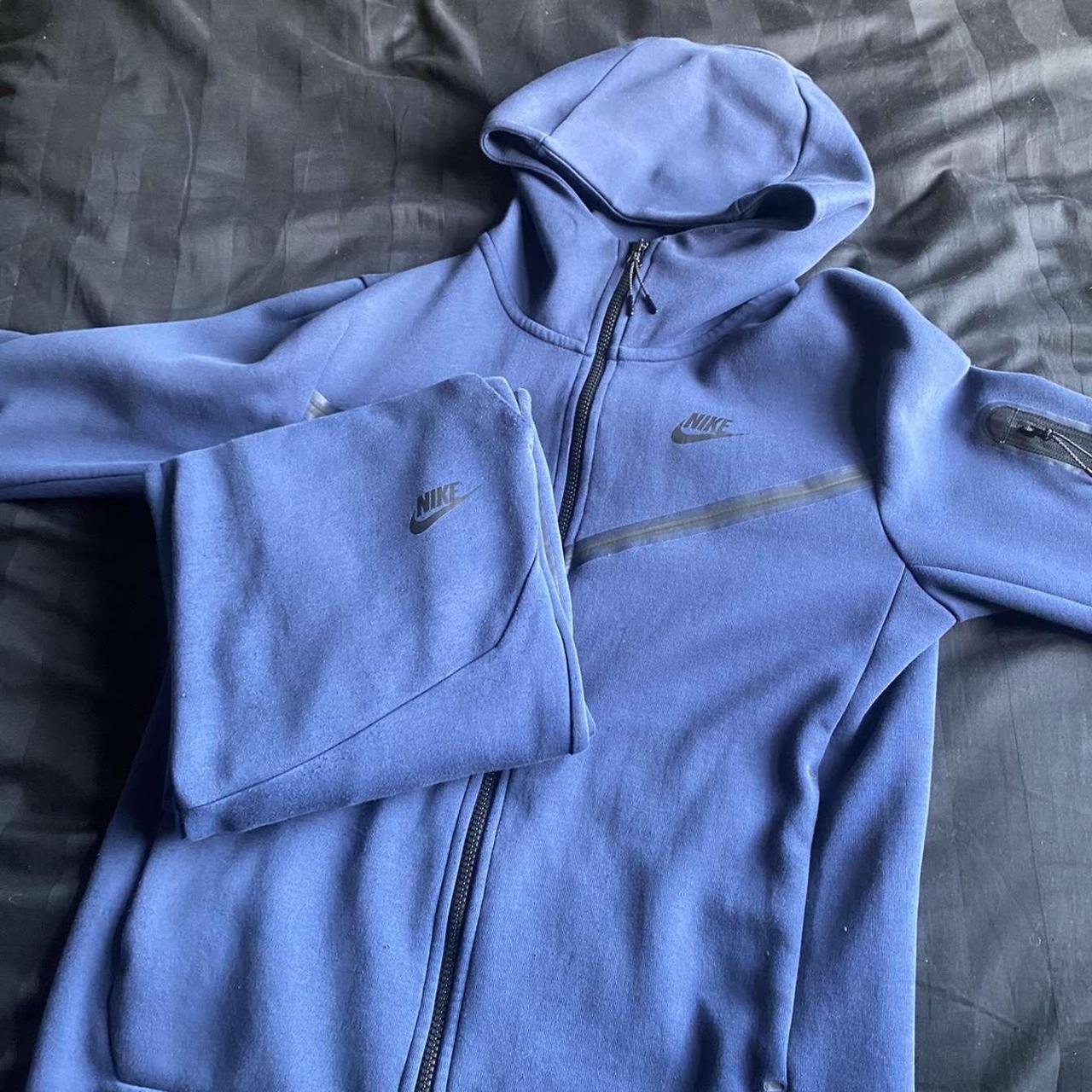 mens blue nike tech