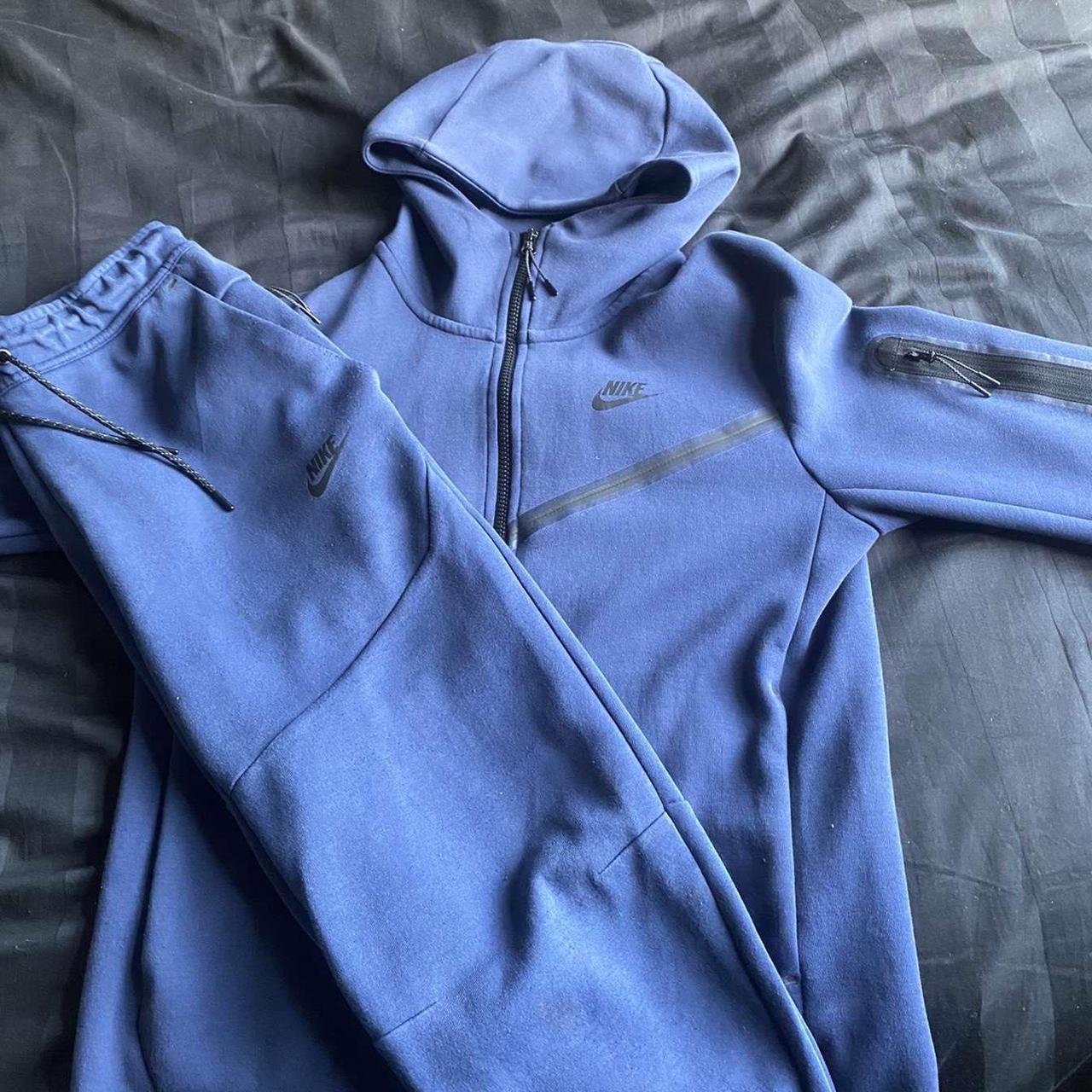 mens blue nike tech