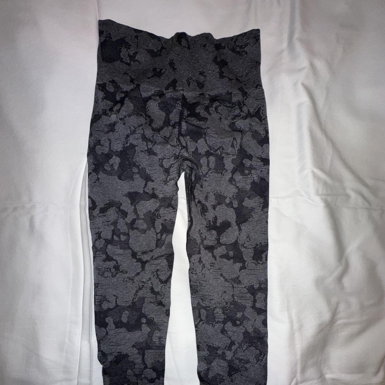 Bombshell sportswear camo scrunch leggings Perfect - Depop