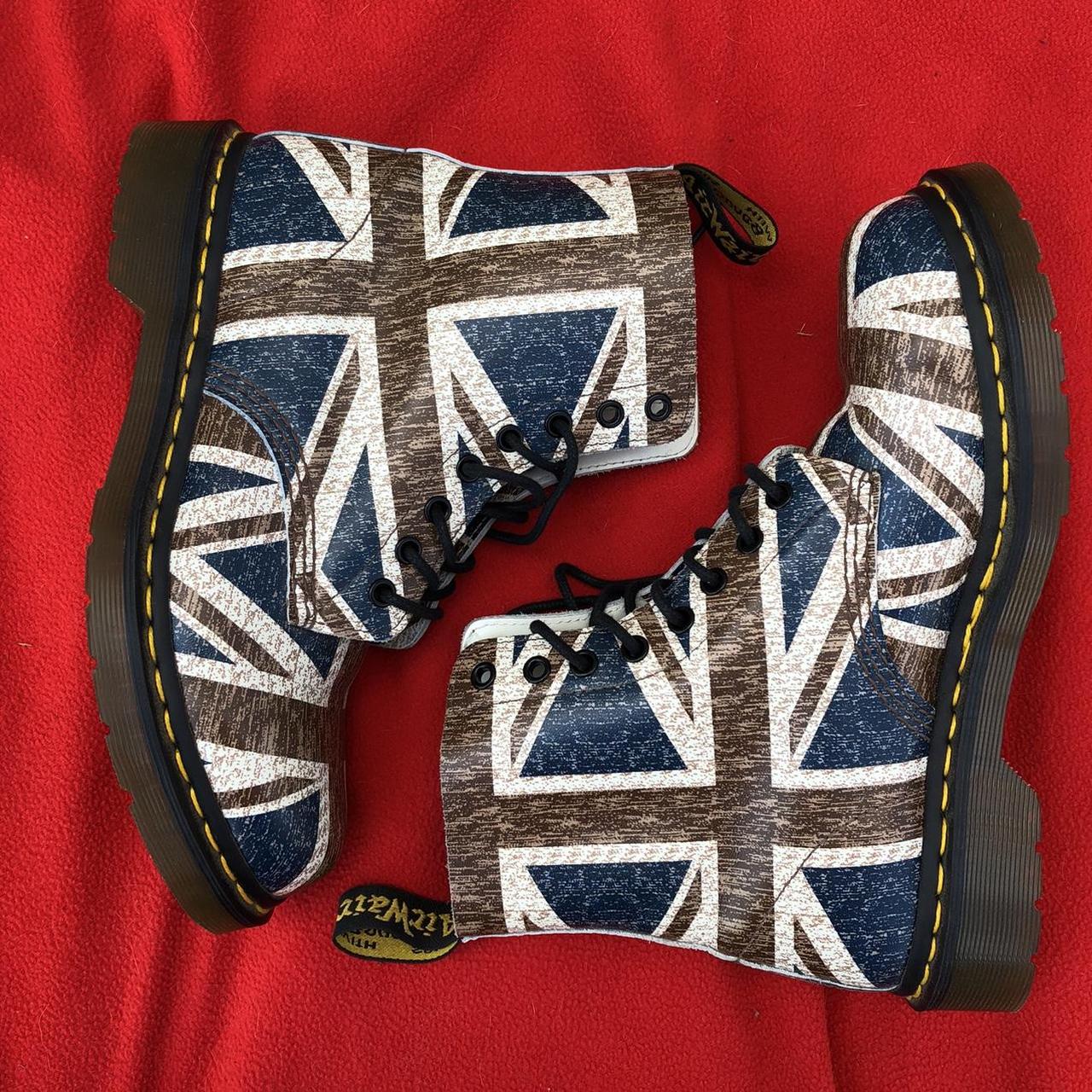 dr martens carolyn