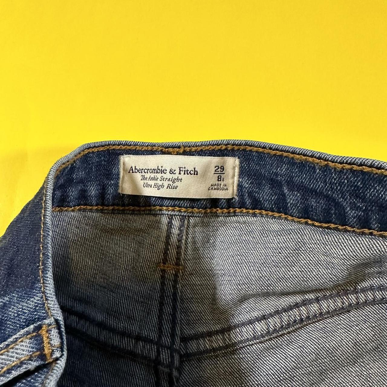 Abercrombie & Fitch Women's Navy and White Jeans Depop